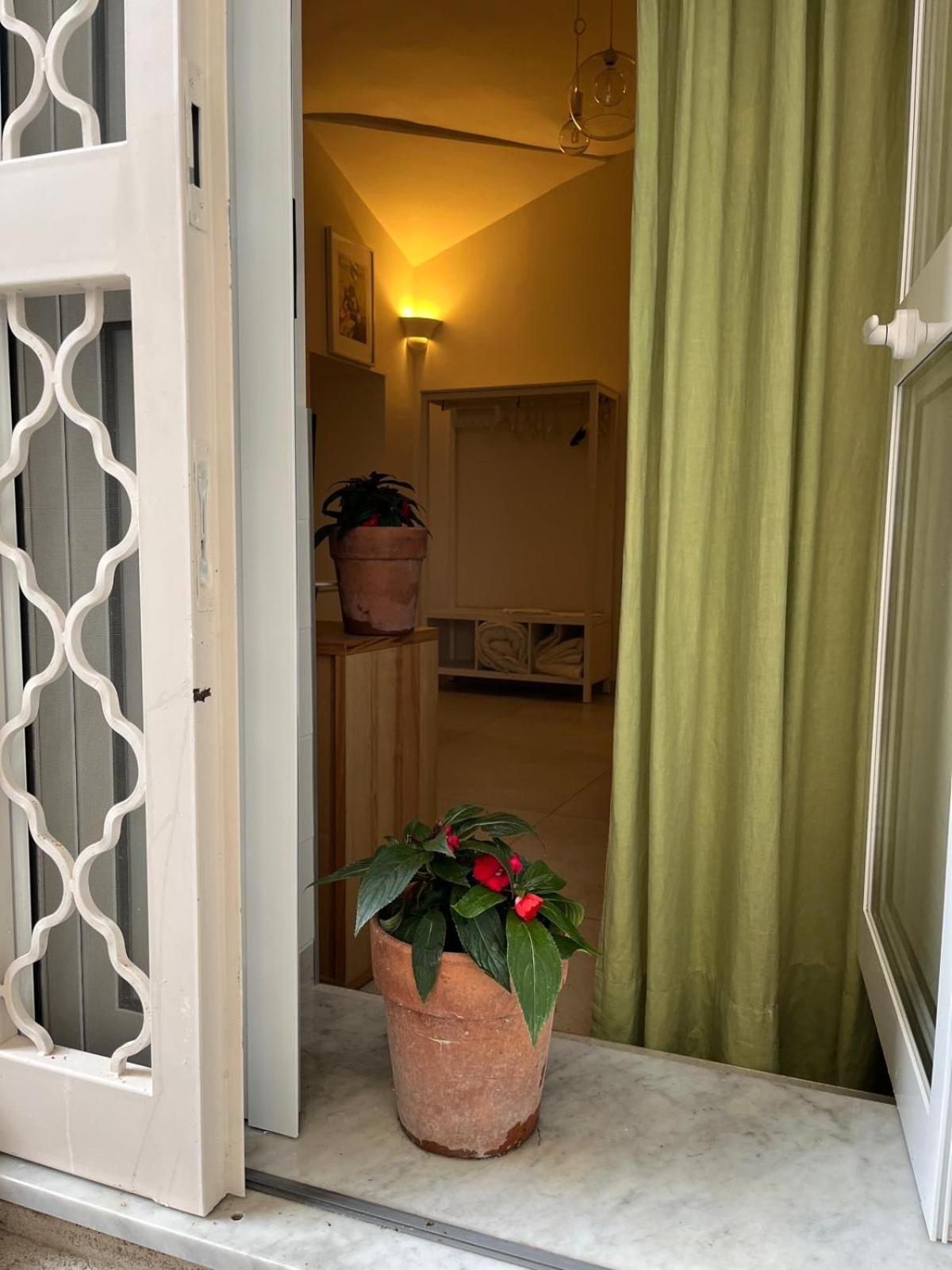 Casa Falo' Napels Buitenkant foto